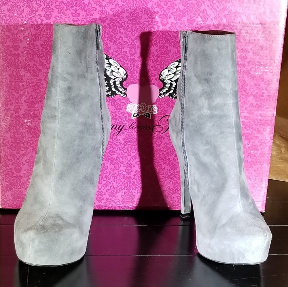 Gray Suede Penny loves Kenny boots size 8